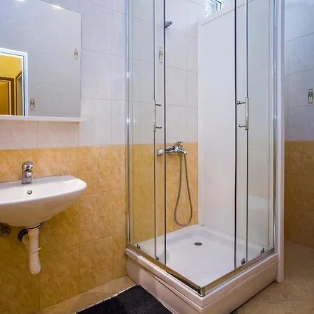 Family Friendly Seaside Drace, Peljesac - 4529 شقة Janjina