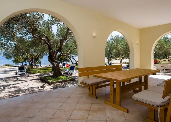 Family Friendly Seaside Drace, Peljesac - 4529 شقة Janjina