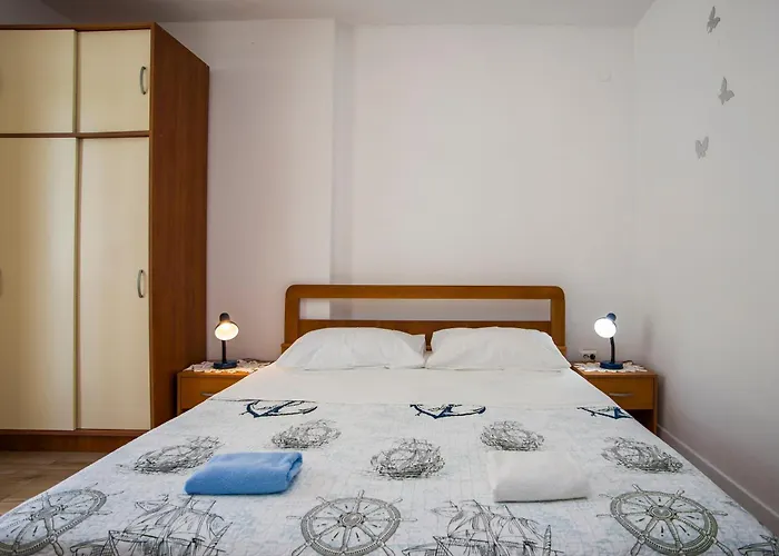 Family Friendly Seaside Drace, Peljesac - 4529 شقة Janjina